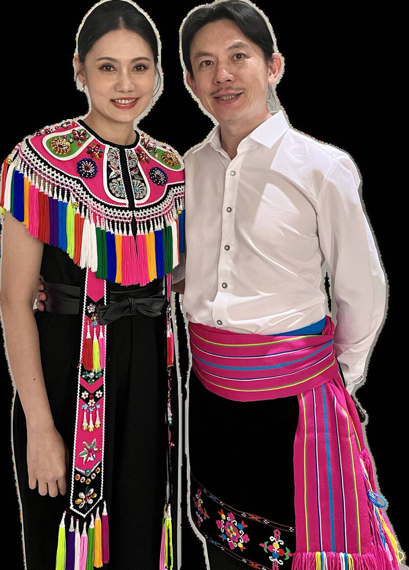 李奕青（右）、林芊君（左）共同策畫紀念音樂大師李泰祥的經典歌曲音樂會。（涴莎藝術展演中心提供）