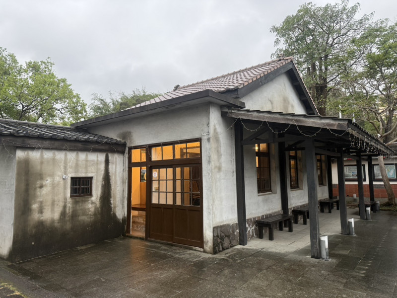 苗栗縣楊屋、車站、宿舍及震災紀念碑群，文資審議通過登錄歷史建築。圖為造橋車站附屬宿舍。（苗縣府文觀局提供）