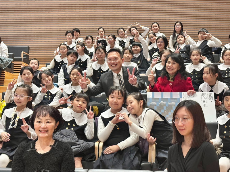 桃園市副市長蘇俊賓（中）出席「走揣・咱的所在」陳澄波130週年特展開幕記者會。（桃園市政府提供）