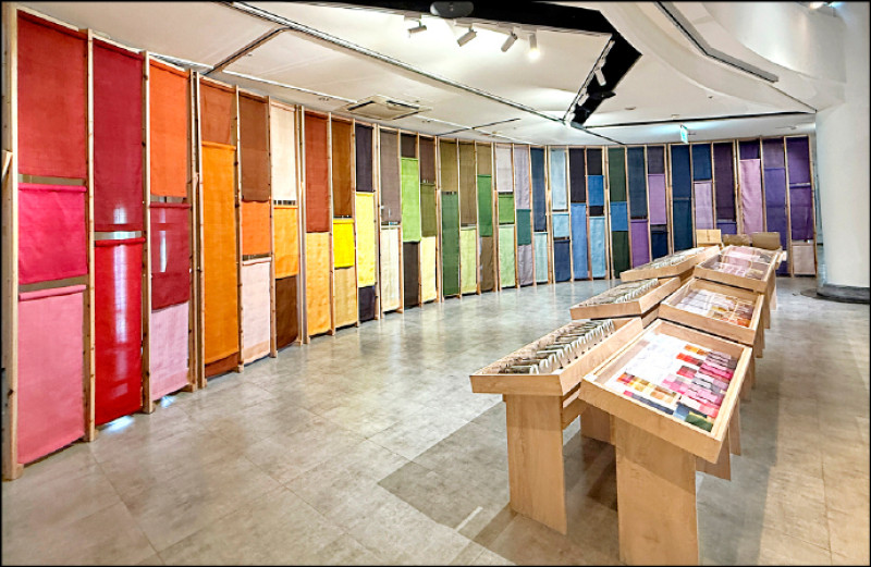 台灣經典百色於2024年在台中市纖維工藝博物館完整展出，但此次礙於場地不足，又從台灣經典百色中選擇71色組成台灣色譜牆。