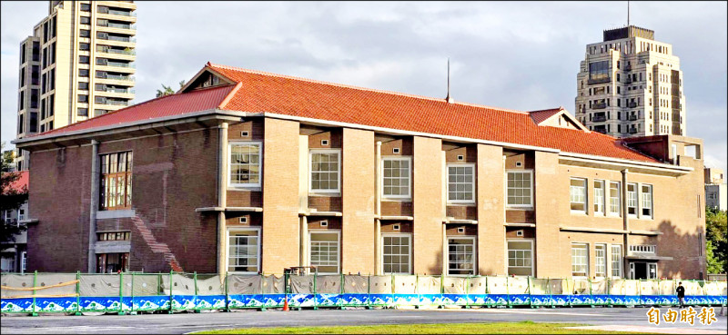 文化部轄下「空總」的舊辦公大樓，古蹟修復完成後呈現新貌，其中一部分將供國藝會辦公使用。（記者凌美雪攝）