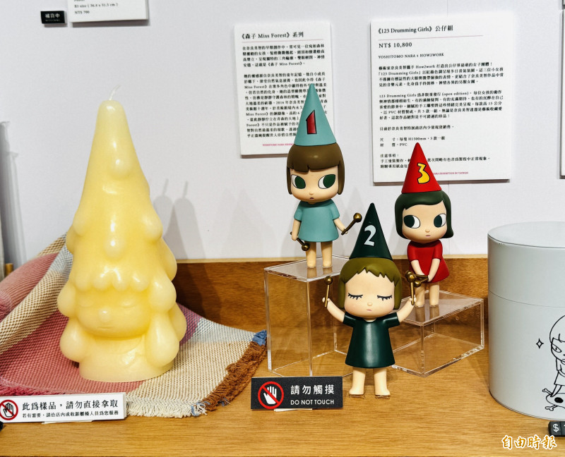 奈良美智周邊商品公仔炙手可熱。（記者蔡宗勳攝）