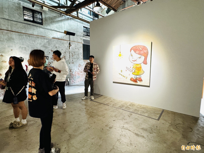 「跟著朦朧潮濕的一天回嘉」最大亮點是首次在台展出的經典畫作《凋謝的花（2020版）》。（記者蔡宗勳攝）