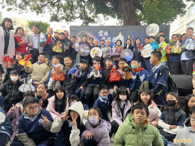 1月2日雲林布袋戲日、也是布袋戲通天教主黃海岱冥誕，雲林縣府舉辦黃海岱與戲偶之道開幕。（記者黃淑莉攝）