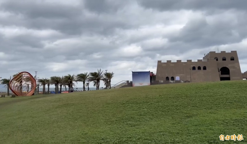 基隆和平島地質公園星光草坪開放街頭藝人表演。（記者盧賢秀攝）