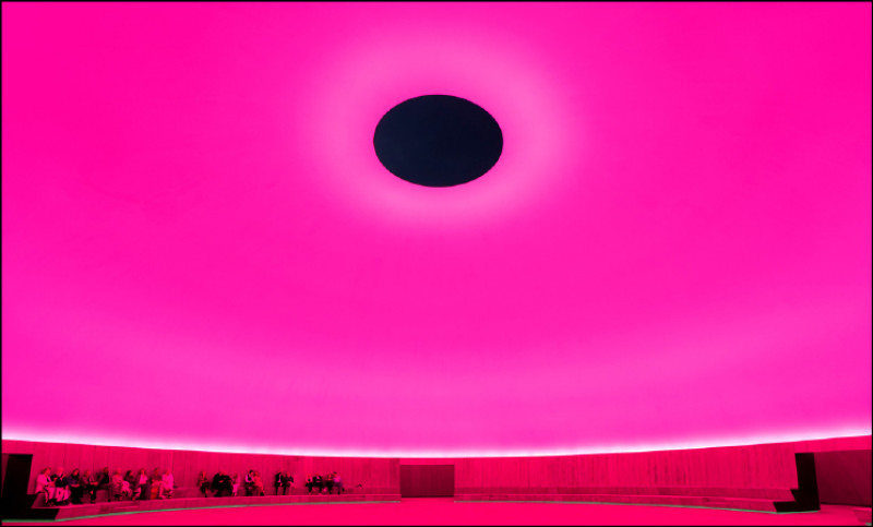 詹姆斯．特瑞爾2025年作品〈俯視所見─穹頂〉。（Mads Smidstrup攝影，奧胡斯藝術博物館提供）