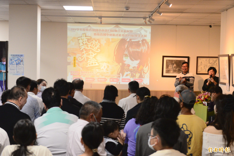 恆春國中小美展在恆春旅遊醫院開展。（記者蔡宗憲攝）