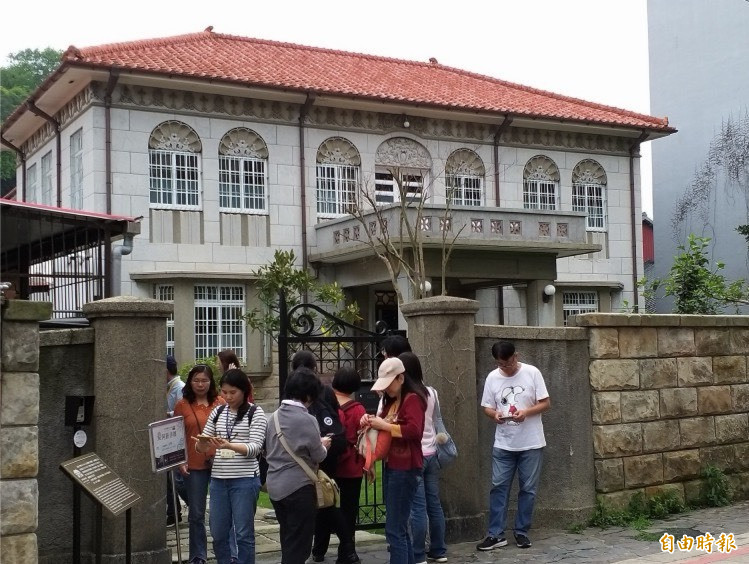 北埔姜阿新洋樓獲核定150萬元，將進行屋頂巡檢、外牆維修及消防安全作業。（記者廖雪茹攝）