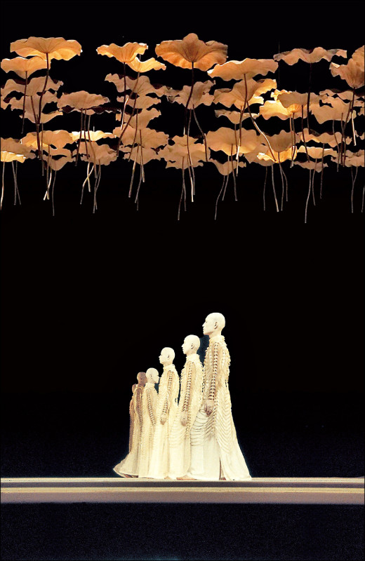 《影見—水鏡之彼方》是天兒牛大最具代表性的作品。（新象藝術提供）