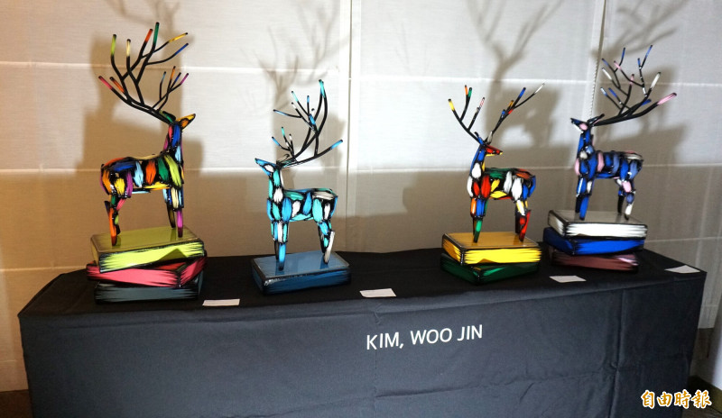 韓國藝術家金于填不銹鋼雕塑作品。（記者董柏廷攝）