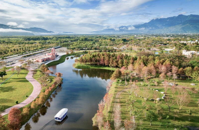 花蓮理想大地渡假飯店推出「躍馬迎春」春節系列專案，邀請旅客徜徉自然，享受團聚與祝福的春節之旅。（理想大地渡假飯店提供）