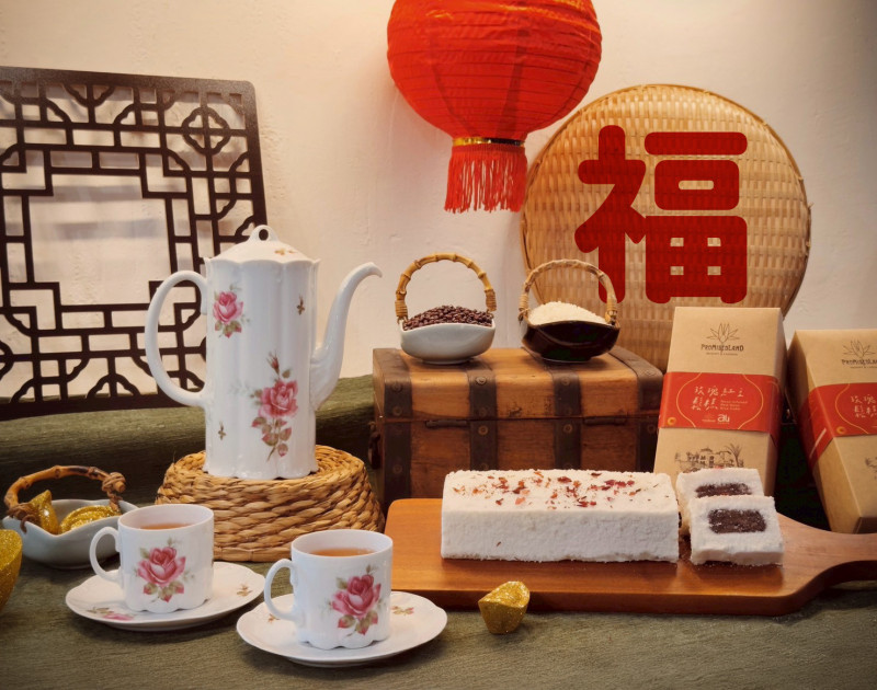 理想大地與雅理藝術文化基金會合作，推出公益限定甜點「玫瑰紅豆鬆糕」。（理想大地渡假飯店提供）