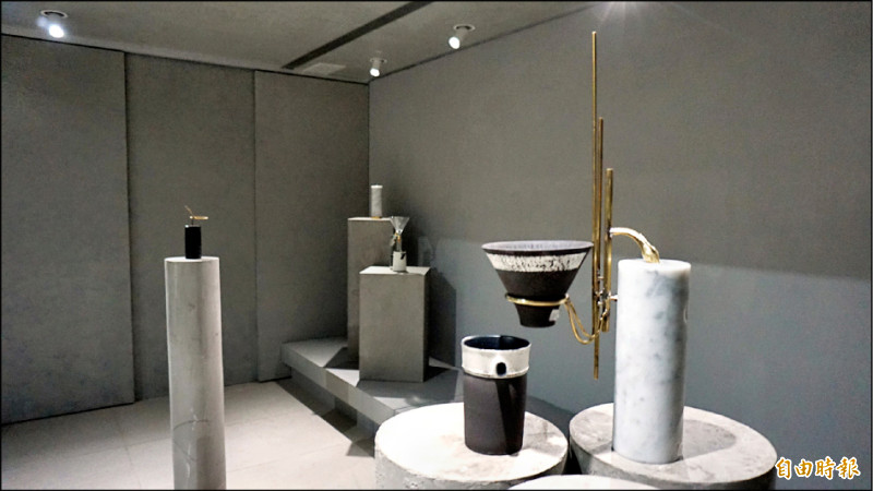 展覽將工藝回歸生活，帶出物與物之間的深刻對話。（記者董柏廷攝）