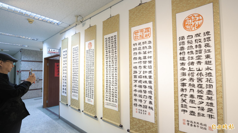 鶯歌區公所區2015年在所內成立鶯歌樂陶藝文走廊，助力藝術人文發展。（記者黃政嘉攝）