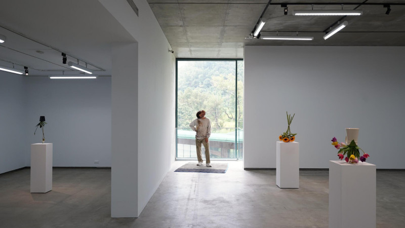 展覽「佈局」的二樓展間。（毓繡美術館提供）