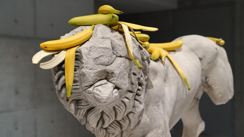 托尼‧馬特利〈獅子（香蕉）〉。（毓繡美術館提供）