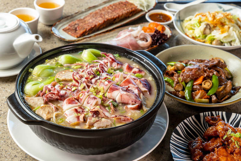 福容大飯店福隆福粵樓招牌菜「芋香小卷米粉鍋」。（福容大飯店福隆店提供）