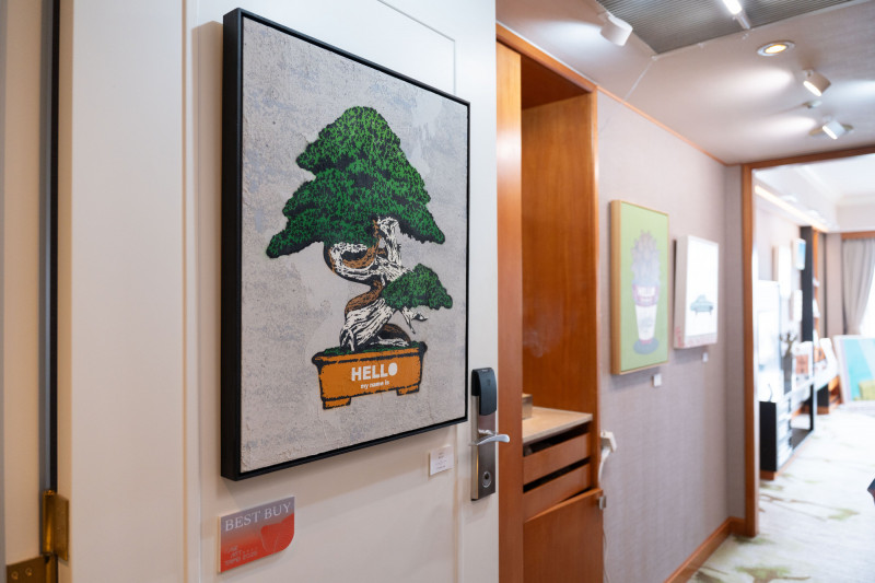 「畫廊推薦（Best Buy）」單元再度登場，由各畫廊精選最具收藏潛力的作品，為觀眾與新進藏家指引。圖為 Third ART Gallery 展出日本藝術家 GIRUVI 作品。（亞太連線藝術提供）