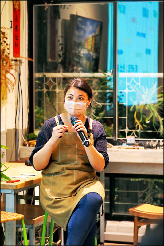 書店主人侯力今。