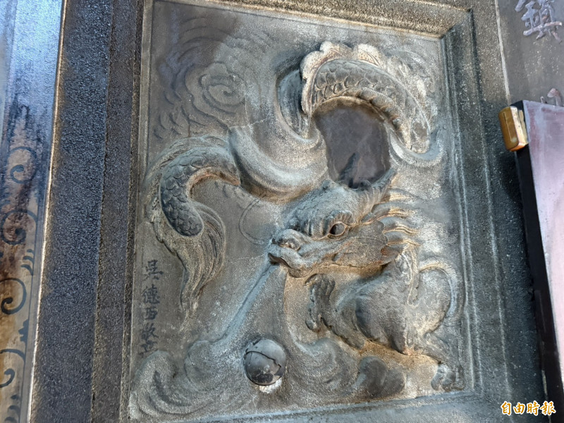 廟中有國寶大師江清露之作。（記者李文德攝）