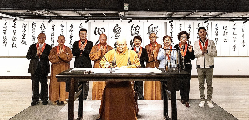 星雲法師生前年近90所寫「般若般羅密多心經」鉅作，總長超過20公尺。（惠中寺提供）