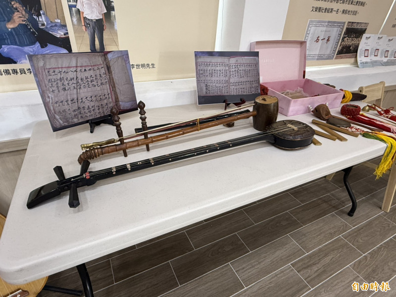 館內介紹元長樂團、大漢閣南管歷史，更展出老照片及樂器。（記者李文德攝）