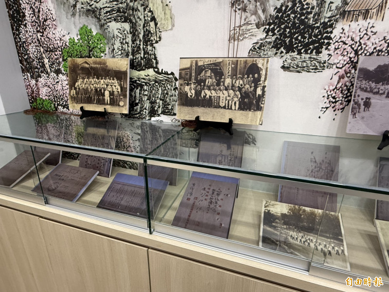 館內介紹元長樂團、大漢閣南管歷史，更展出老照片及樂器。（記者李文德攝）