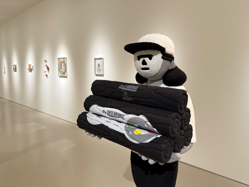 劉正堃選擇高中時期最著迷的T-shirt創作「Re.」系列作品。（誠品畫廊提供）