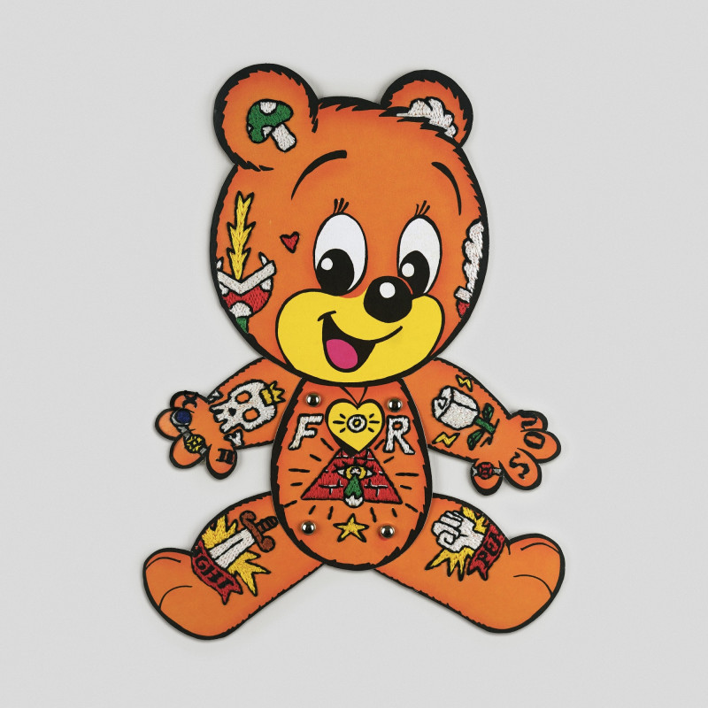 劉正堃，〈亂入系列-捷克童書附贈紙玩具小熊〉棉線／紙，31 x 20.7公分。2025。（誠品畫廊提供）