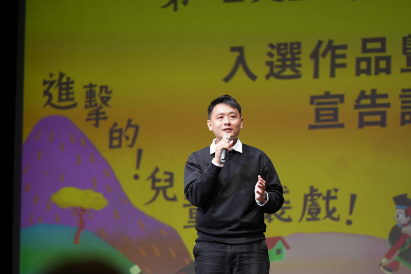 評審委員代表吳岳霖老師發表徵件與評選概況。（傳藝中心提供）