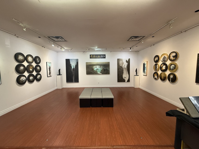 湯劍台「雷激山水 雨過天青」個展在台加藝廊展出。（記者張伶銖攝）