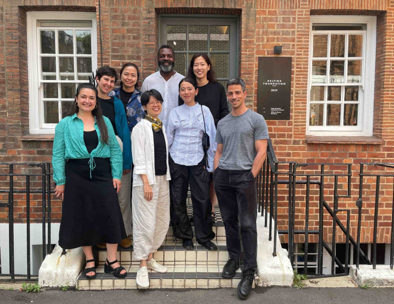 2025年台灣藝術家呂岱如（前排左2）獲選參與戴芬娜基金會駐村計畫。（文化部駐英國代表處文化組提供）