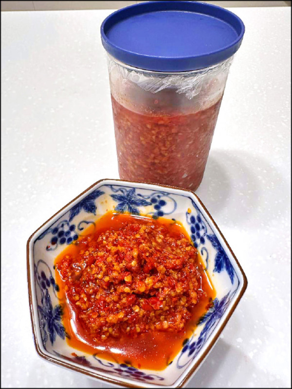 自製辣椒醬當小禮物送人，非常受歡迎。