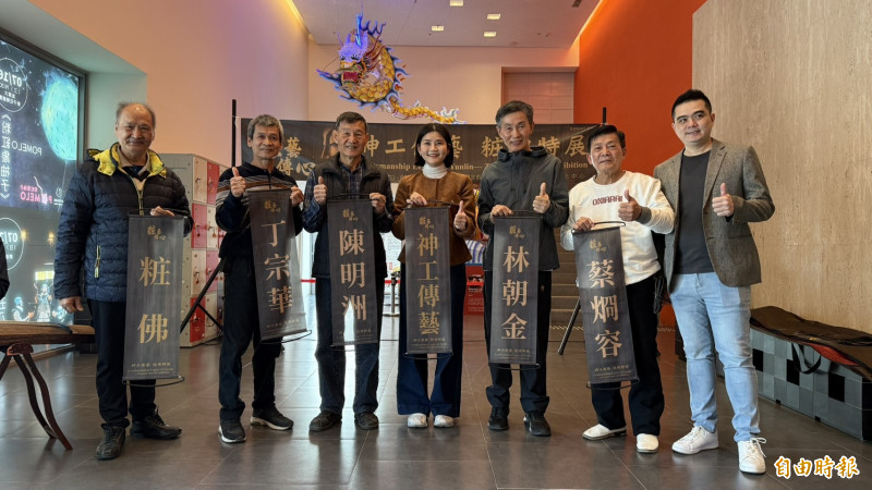 縣府邀請4名粧佛技術保存者在北港文化中心舉辦「神工傳藝粧佛特展」。（記者李文德攝）