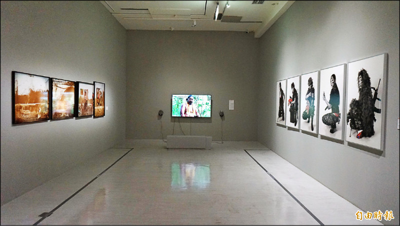 「激撞與反思」展區探尋80至90年代台灣美術的主體性。（記者董柏廷攝）