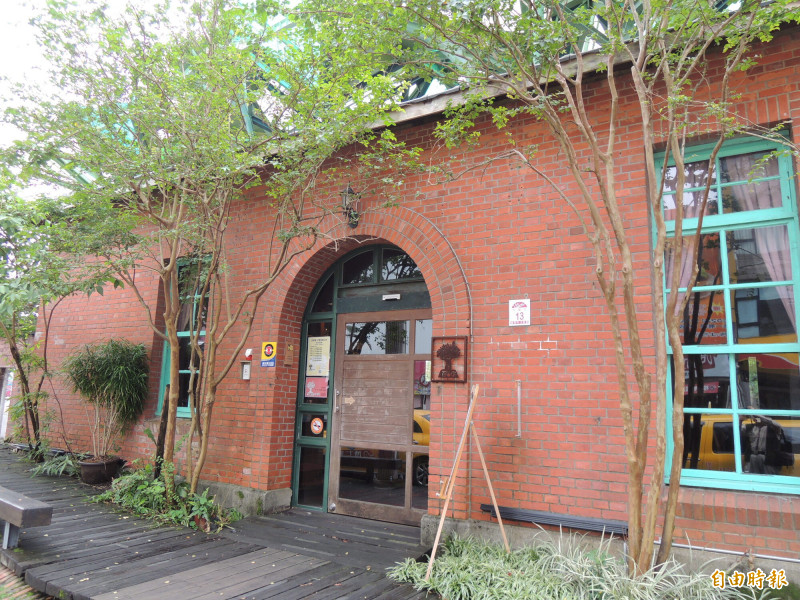百果樹紅磚屋曾被視為宜蘭火車站前的「文化大廳」。（資料照，記者江志雄攝）
