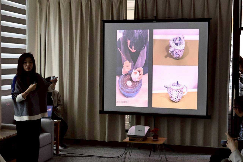 鶯歌陶藝家李善愔分享赴日駐村交流經驗。（鶯歌區公所提供）