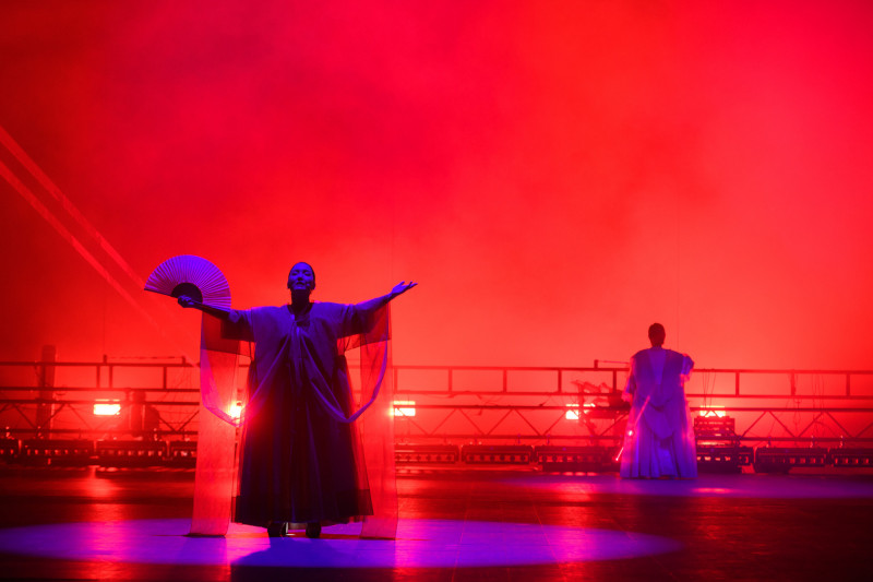 《The Two Eyes看・見沈清》盤索里唱腔以真聲為基礎，嗓音沙啞卻有穿透力，展現韓國民族性中「恨」藝術美學。（傳藝中心提供）