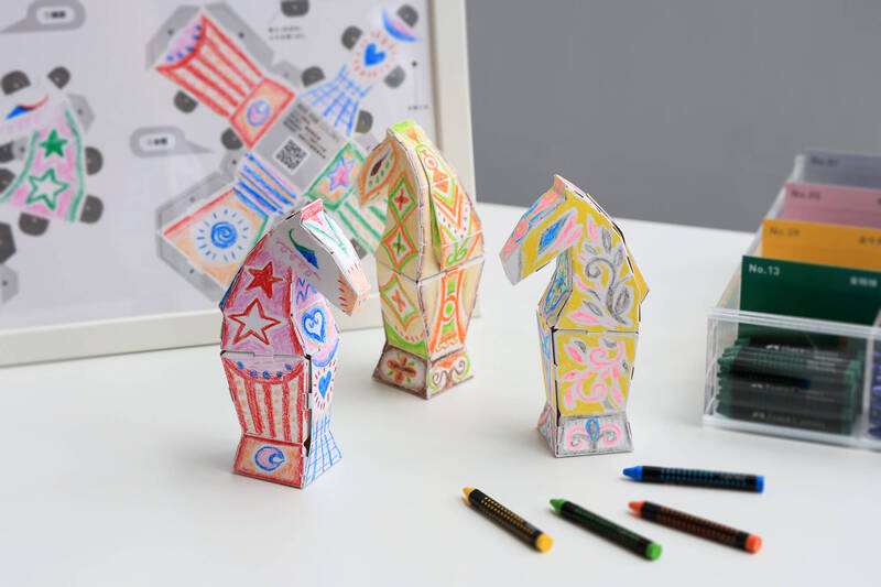 展期間假日推出立體紙馬彩繪活動，限量開放民眾完成任務即可免費索取小感動馬紙模型。（圖由鶯歌陶瓷博物館提供）