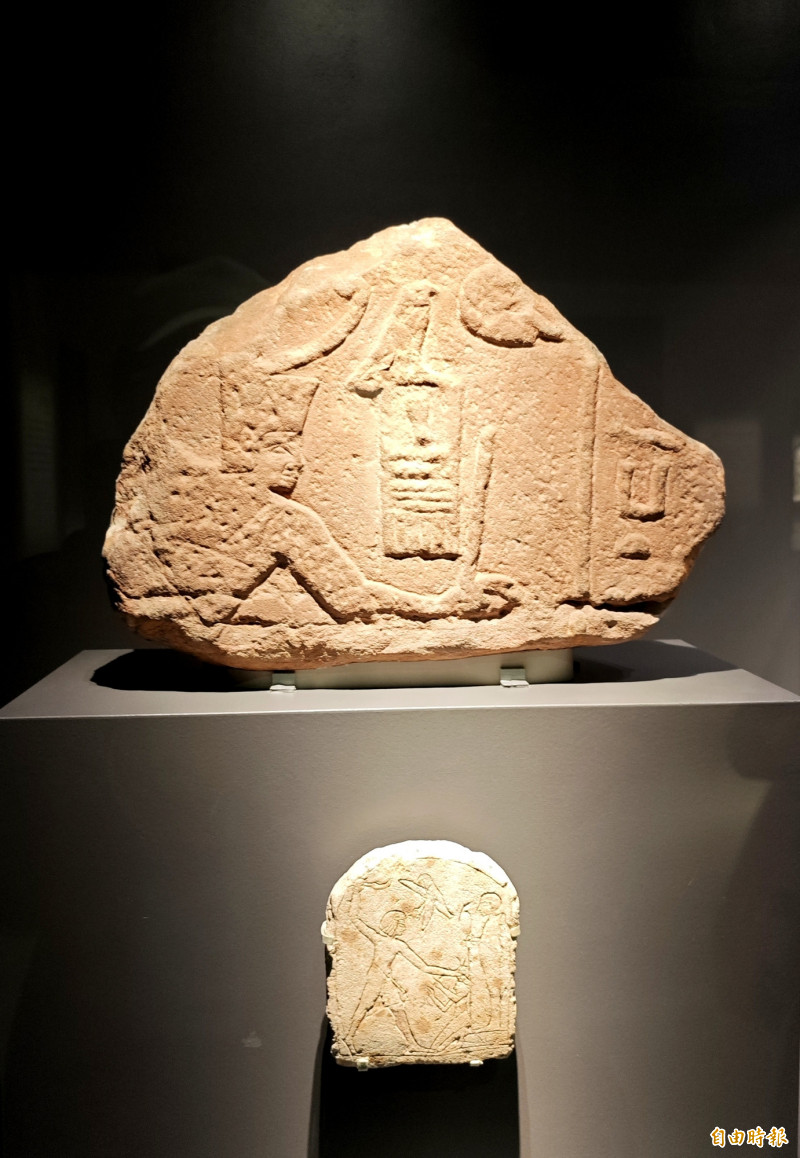 「沙納赫特國王擊殺敵人的浮雕」，是這次特展歷史最久的藏品。（記者吳俊鋒攝）