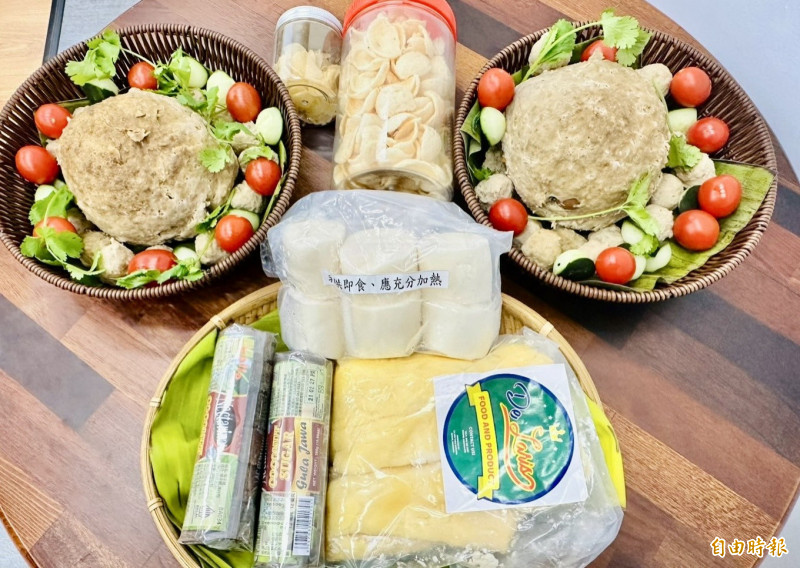 書本中除介紹木薯外，更有吸睛的「懷孕牛肉丸」介紹。（記者李文德攝）