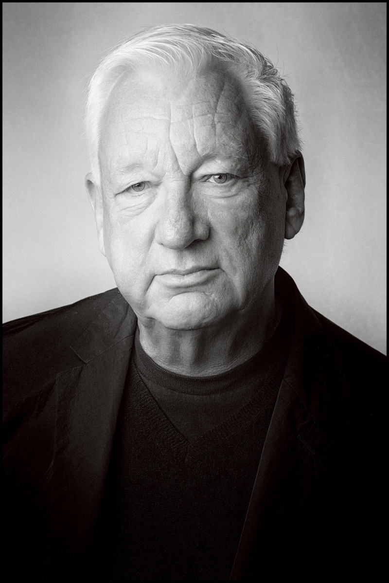 英國觀念藝術大師麥可．克雷格－馬丁（Michael Craig-Martin）。（圖片提供：高古軒）