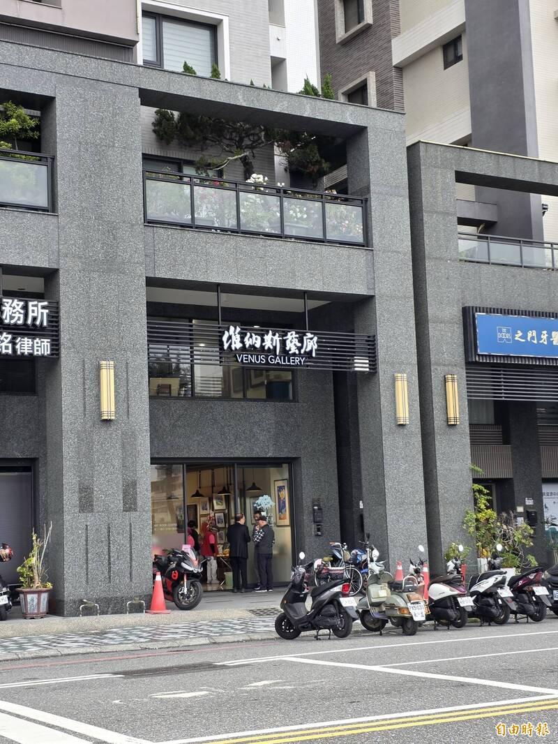 維納斯藝廊能在花蓮屹立46年著實不簡單。（記者花孟璟攝）