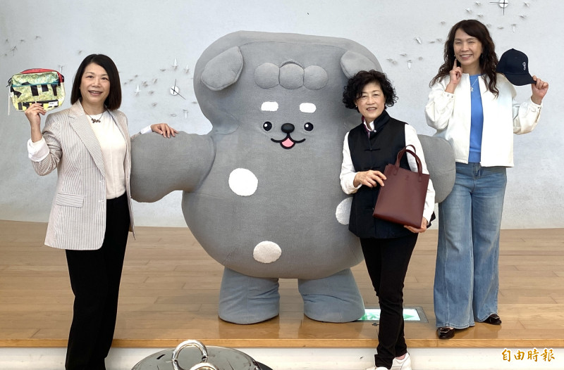 （左起）台中國家歌劇院藝術副總監鄢繼嬪、總監邱瑗及副總監汪虹宣布馬年新篇章。（記者黃旭磊攝）