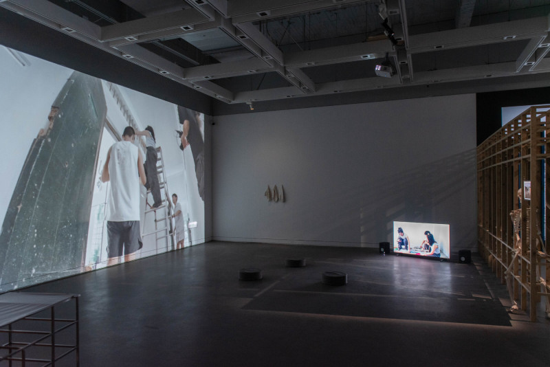 「2026高雄獎」首獎得主楊傑懷作品〈Working Holiday〉。（高美館提供）