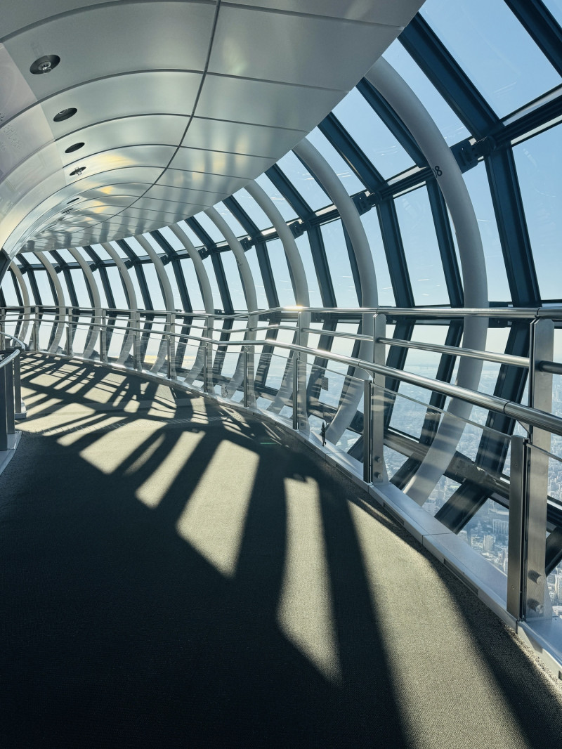 漫步天望回廊，宛如空中漫步，帶給旅人難忘的體驗。（郭麗蘭提供）