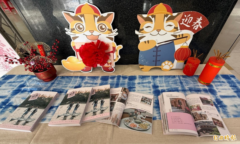 《2026苗栗玩透透》專刊出刊，內容多元，邀遊客來苗栗走透透。（記者張勳騰攝）