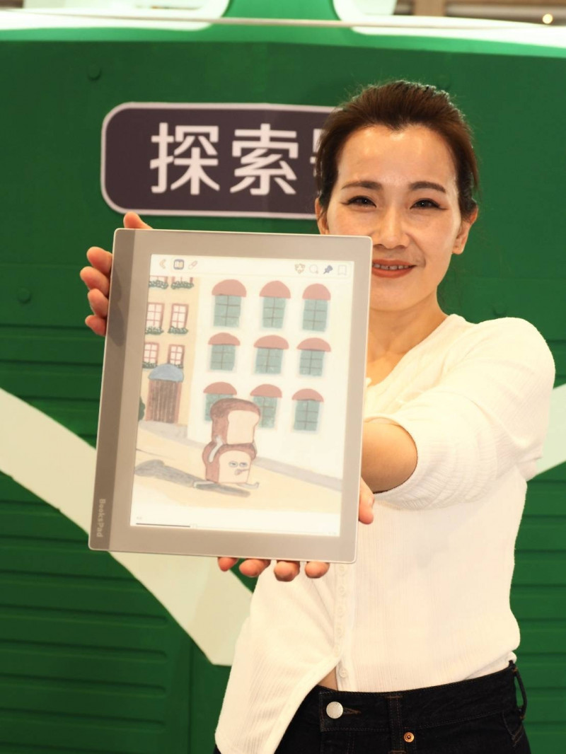 「BooksPad Kids兒童學練機」配備10.3吋彩色護眼大螢幕，採用E-Ink最新EPD面板。（博客來提供）