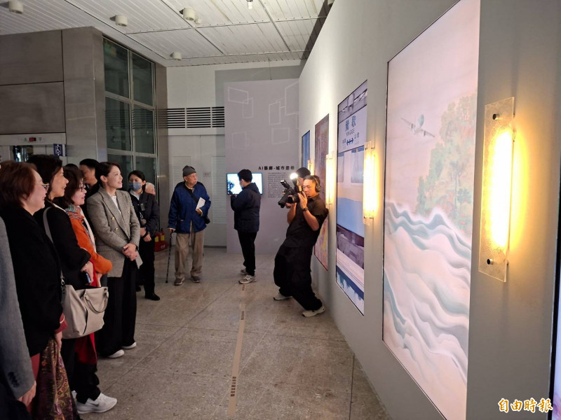 故宮X新竹數位特展今天起在新竹市美術館開展，除重現多名台灣藝術家作品，也重現大阪世博「故宮AI藝廊」，讓人一窺藝術饗宴，展期到5月。（記者洪美秀攝）