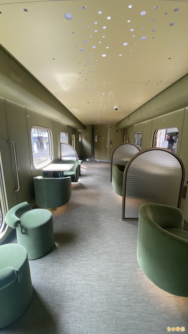 「山嵐號」獲「2025金點設計獎標章」，整體設計舒適優雅。（記者周幸叡攝）